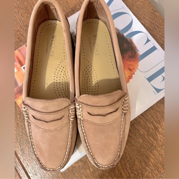 G.H. Bass & Co. Shoes - WEEJUNS Bass Beige Loafers | 7.5M
